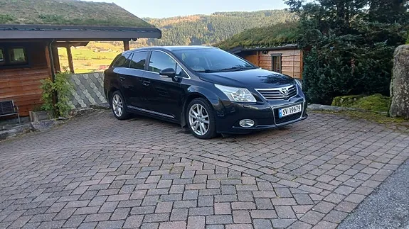 Toyota Avensis 2011 photo 2