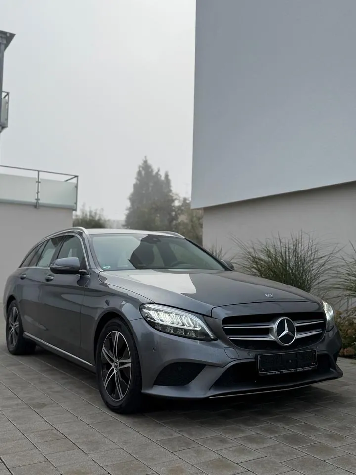Mercedes-Benz C220