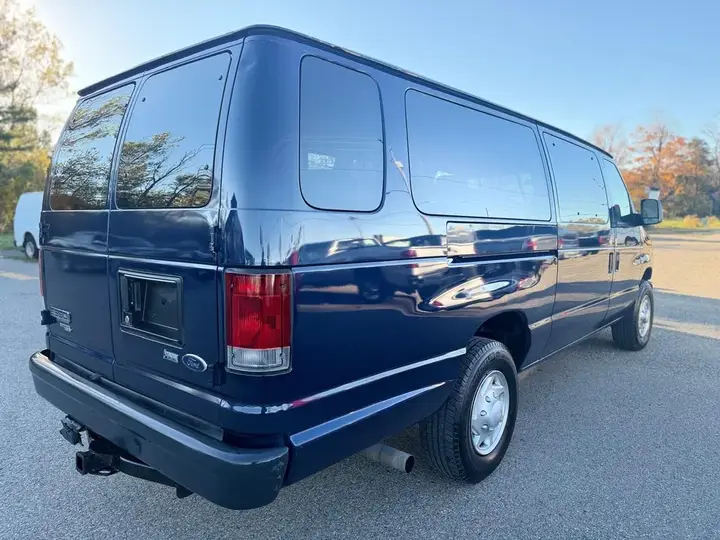 Ford Econoline 2013 photo 5