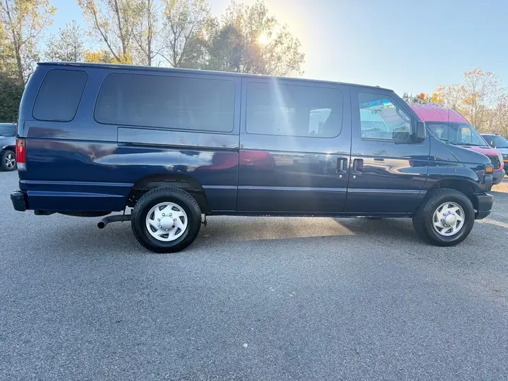 Ford Econoline 2013 photo 4