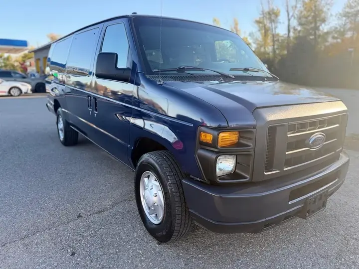Ford Econoline 2013 photo 3