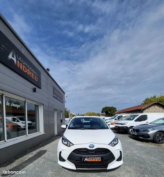 Toyota Yaris 2022 photo 2
