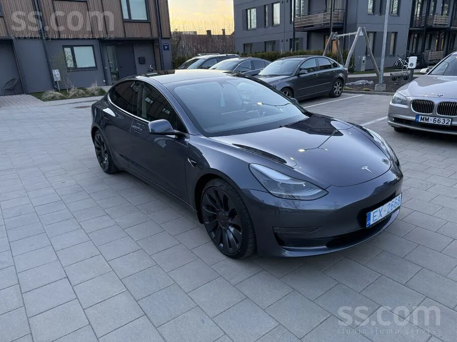 Tesla Model 3 Performance