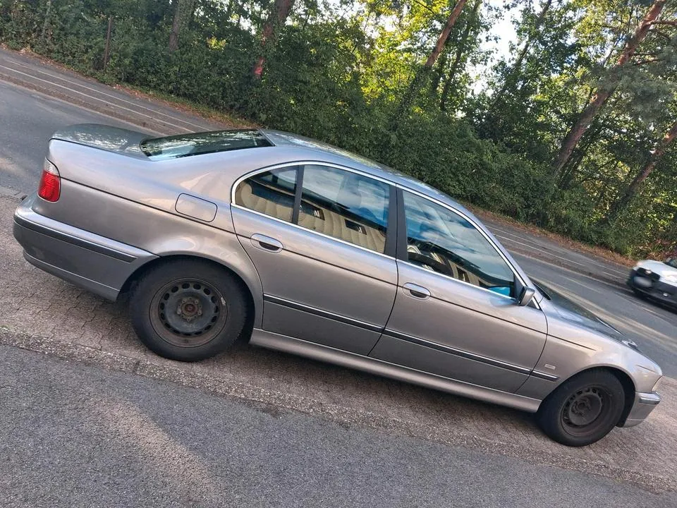 BMW 520I