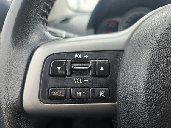 Mazda 2 2011 photo 2