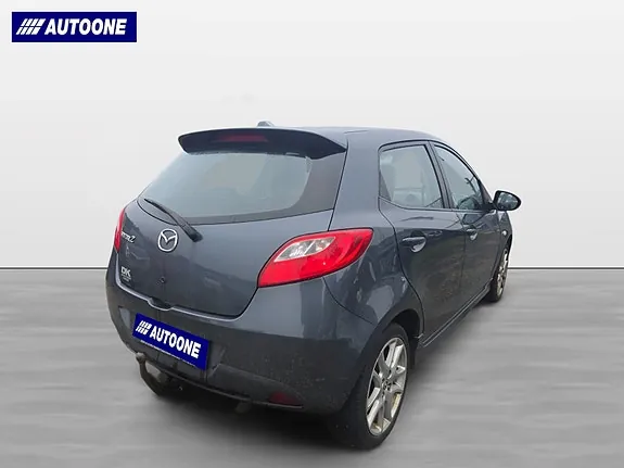 Mazda 2 2011 photo 4