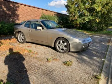 Porsche 944