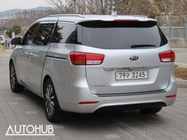 Kia Carnival 2015 photo 4