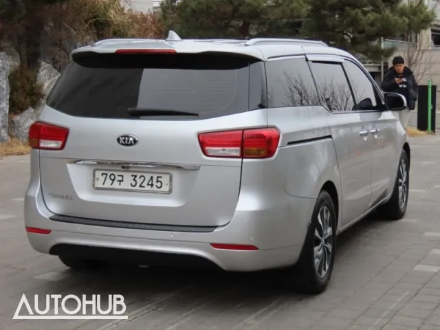 Kia Carnival 2015 photo 3