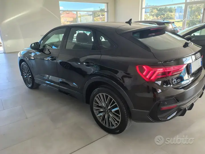 Audi Q3 2022 photo 2