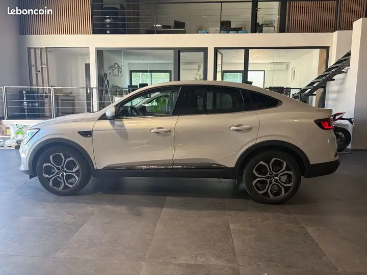 Renault Arkana 2023 photo 2