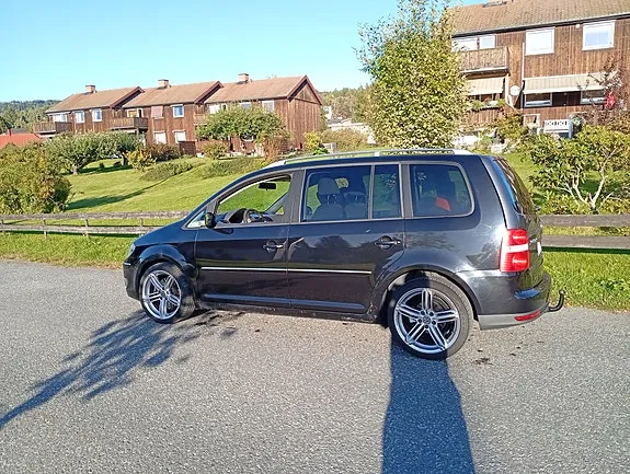 Volkswagen Touran 2008 photo 3