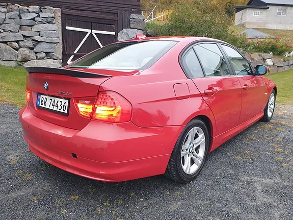 BMW 320D 2009 photo 4
