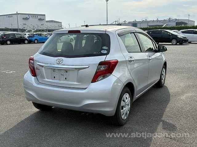 Toyota Vitz 2015 photo 4