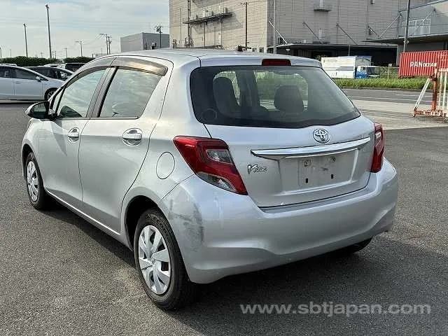 Toyota Vitz 2015 photo 3