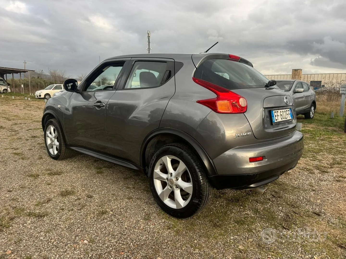 Nissan Juke 2010 photo 2