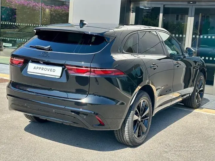 Jaguar F-Pace 2024 photo 2