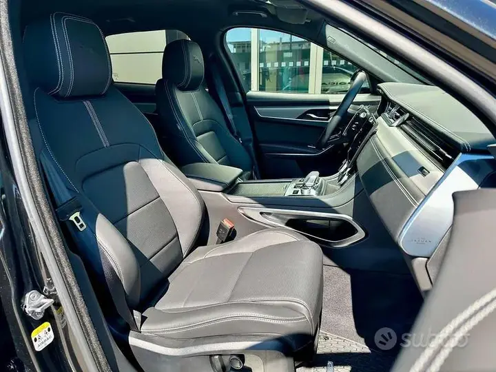 Jaguar F-Pace 2024 photo 3