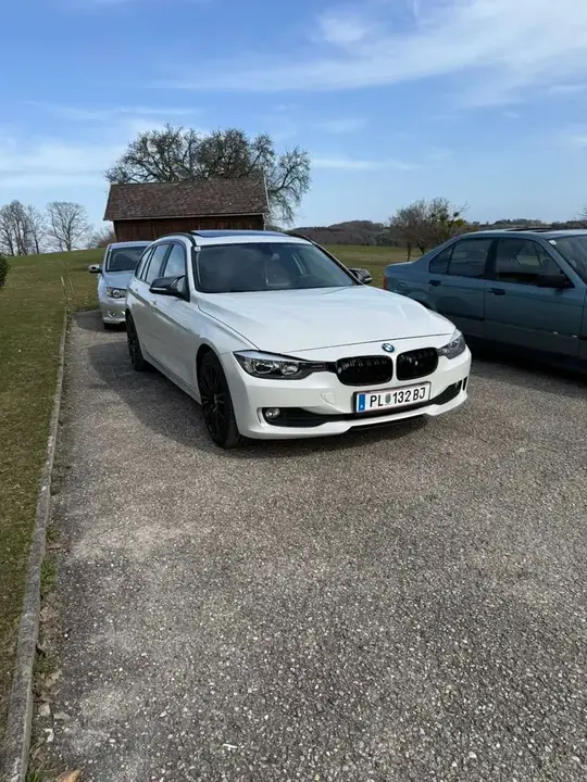 BMW 3 Series 2012 photo 2