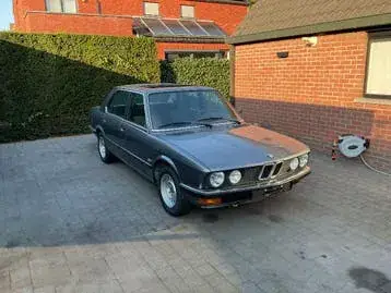 BMW 520I