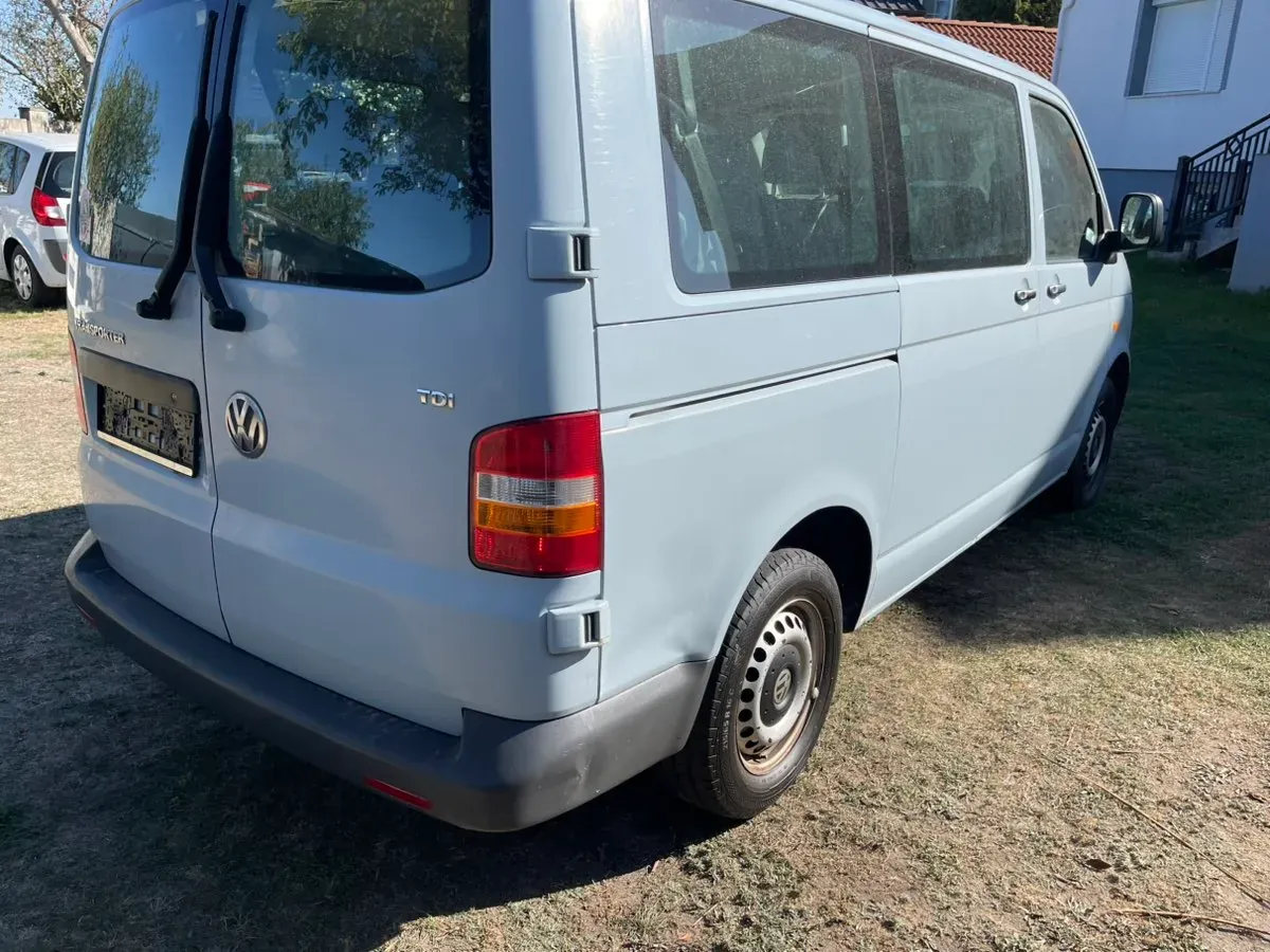 Volkswagen Caravelle 2006 photo 2