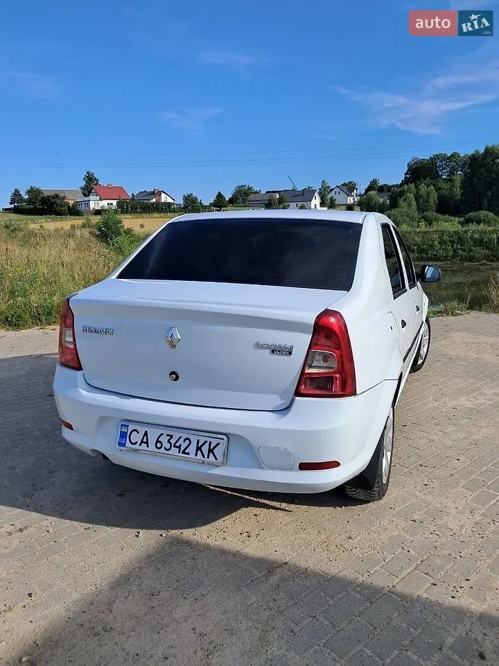Renault Logan 2010 photo 3