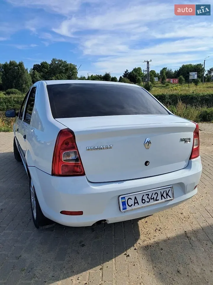 Renault Logan 2010 photo 2