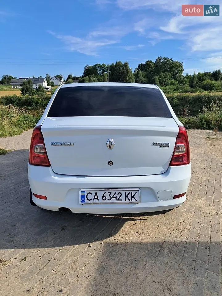 Renault Logan 2010 photo 4