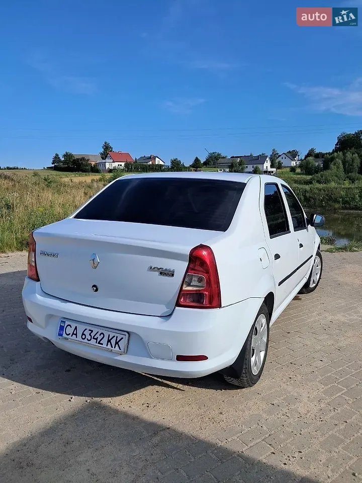 Renault Logan 2010 photo 5