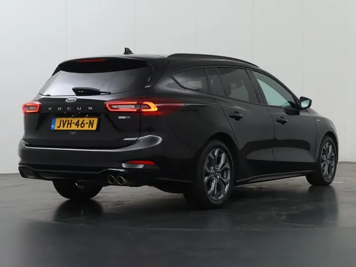Ford Focus 2023 photo 2