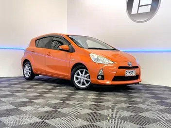 Toyota Aqua 2013 photo 2