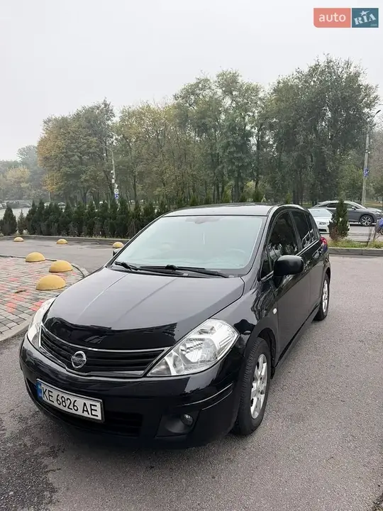 Nissan Tiida 2010 photo 4