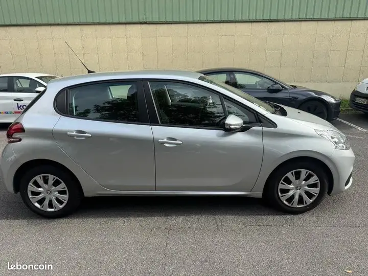Peugeot 208 2017 photo 4