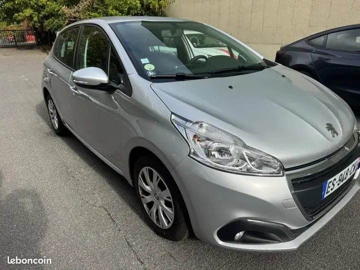 Peugeot 208 2017 photo 5