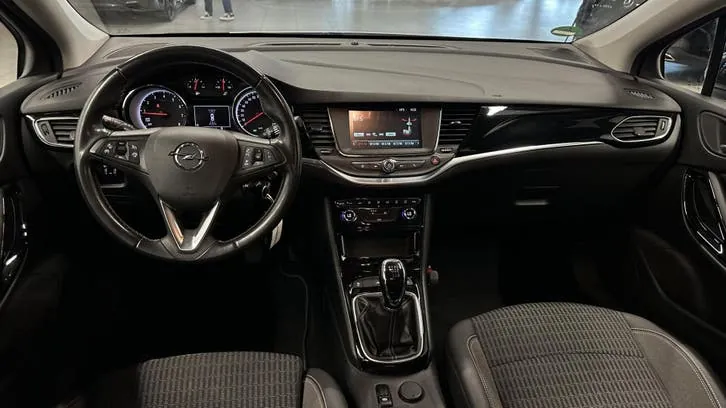 Opel Astra 2022 photo 2
