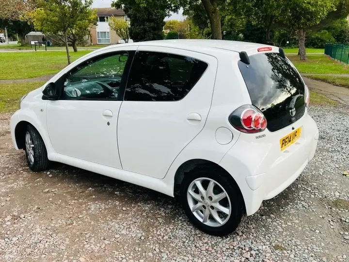 Toyota Aygo 2014 photo 2