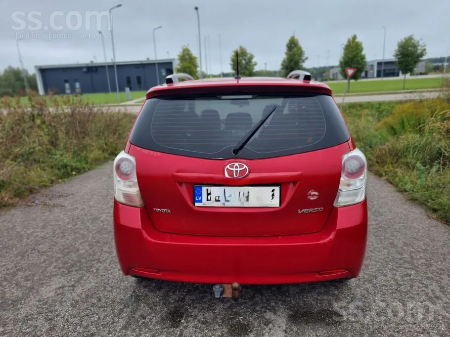 Toyota Verso 2011 photo 2