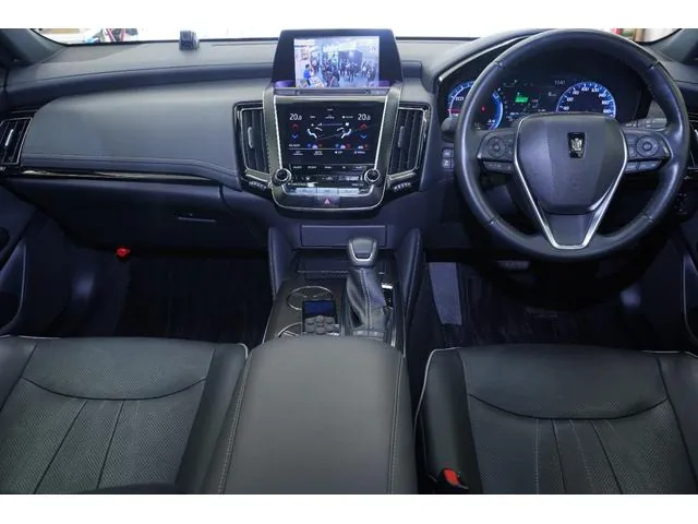Toyota Crown 2018 photo 4