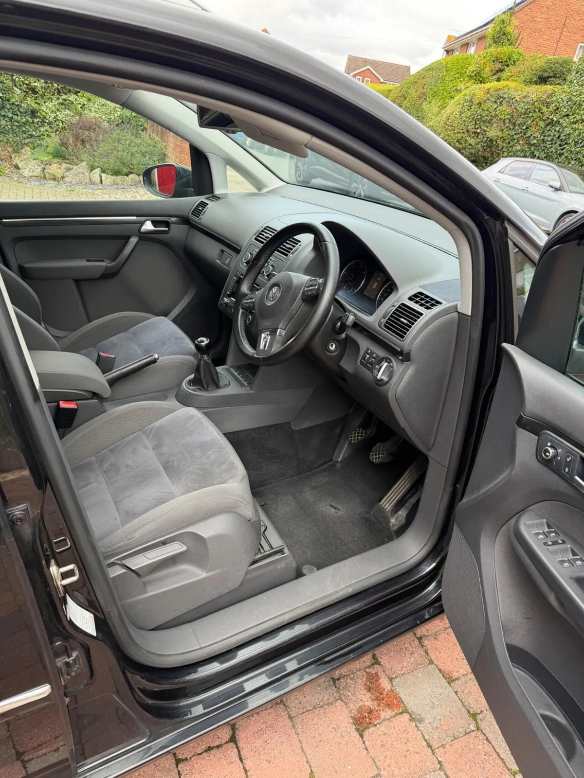 Volkswagen Touran 2011 photo 5