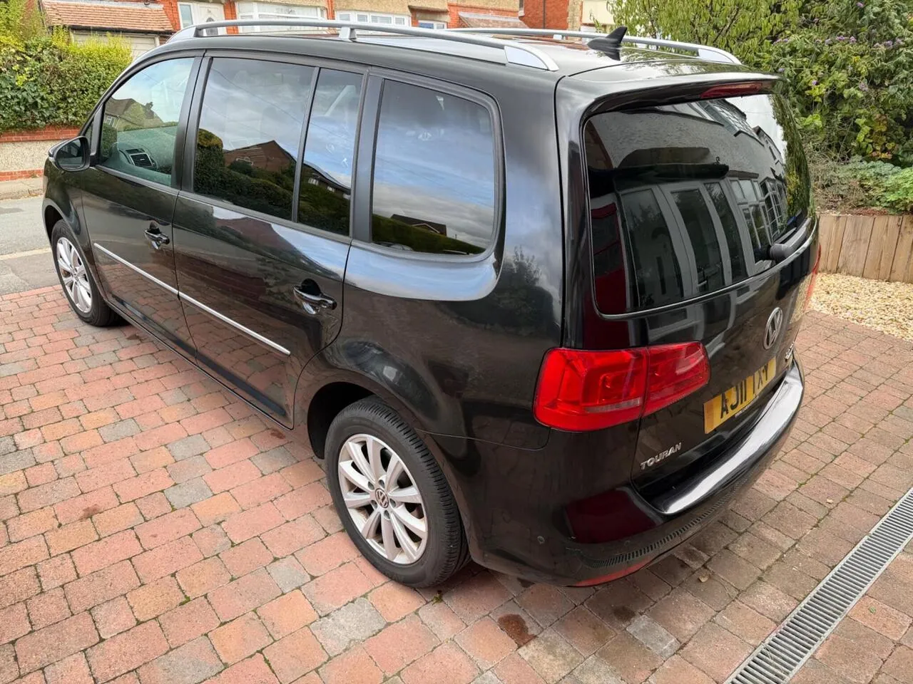 Volkswagen Touran 2011 photo 3