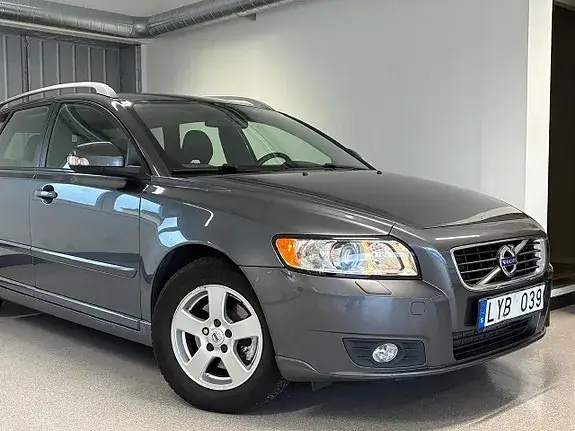 Volvo V50 2012 photo 2