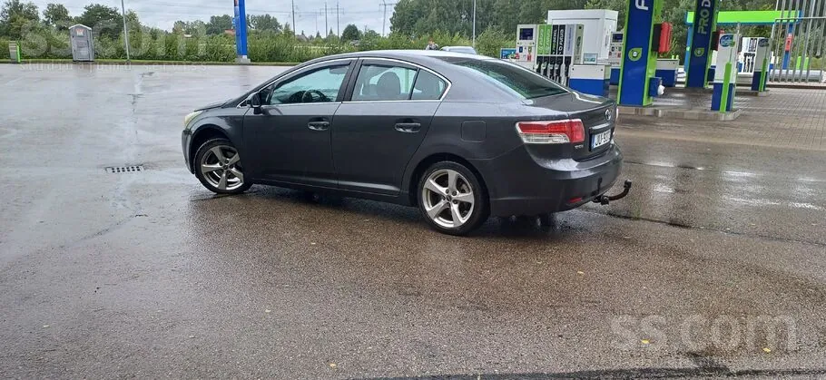 Toyota Avensis 2010 photo 2