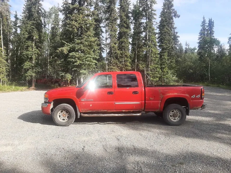 GMC Sierra 2500Hd 2004 photo 2