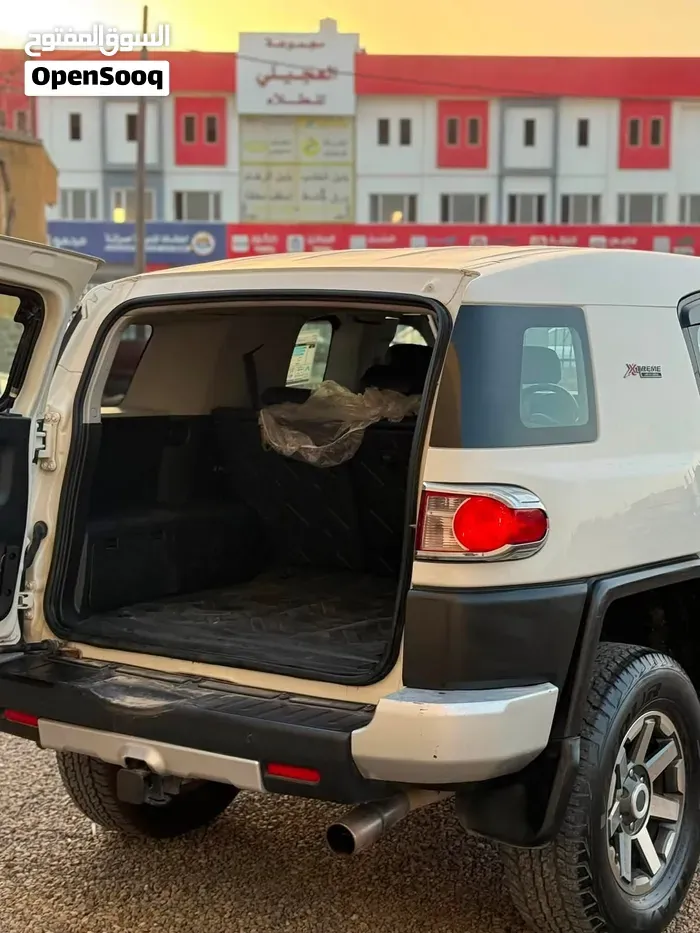 Toyota Fj 2012 photo 3