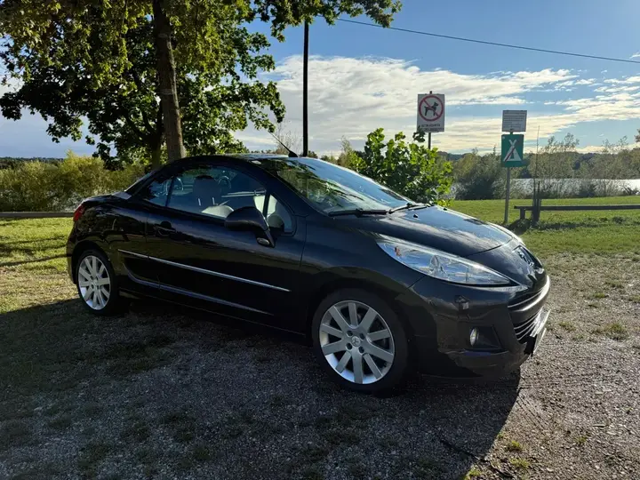 Peugeot 207 2012 photo 3