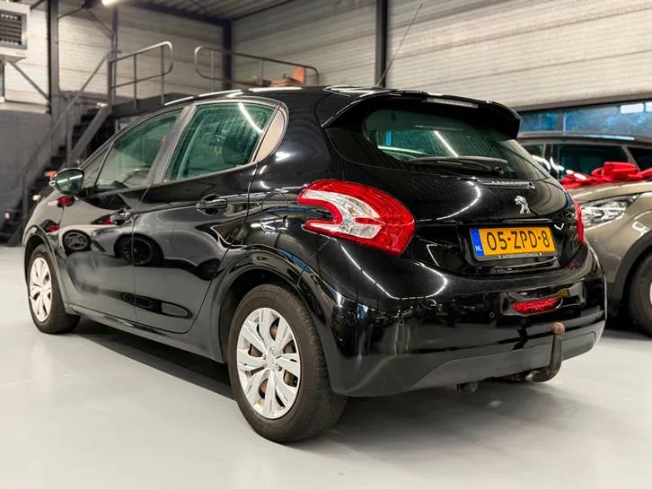 Peugeot 208 2013 photo 2
