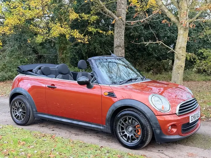Mini Convertible 2011 photo 2