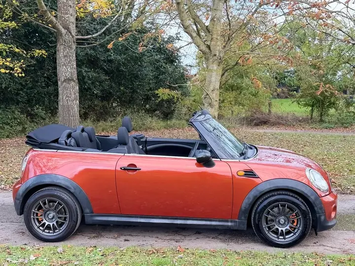 Mini Convertible 2011 photo 3
