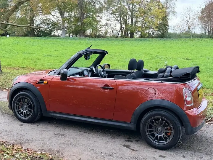 Mini Convertible 2011 photo 4
