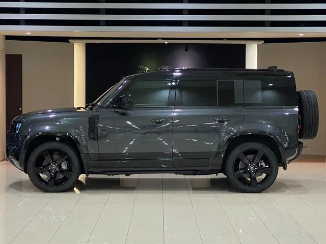 Land Rover Defender photo 5